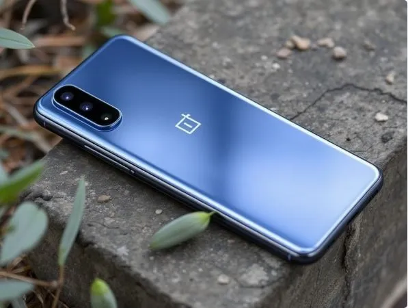 OnePlus 15T compact flagship smartphone with 7,500 mAh battery and Snapdragon 8 Elite Gen 5 chipset launched in 2026.